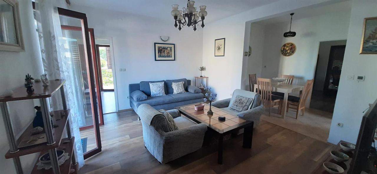 Apartments Figos Трогир Экстерьер фото