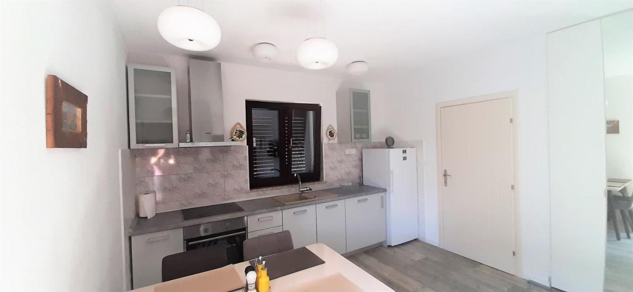 Apartments Figos Трогир Экстерьер фото