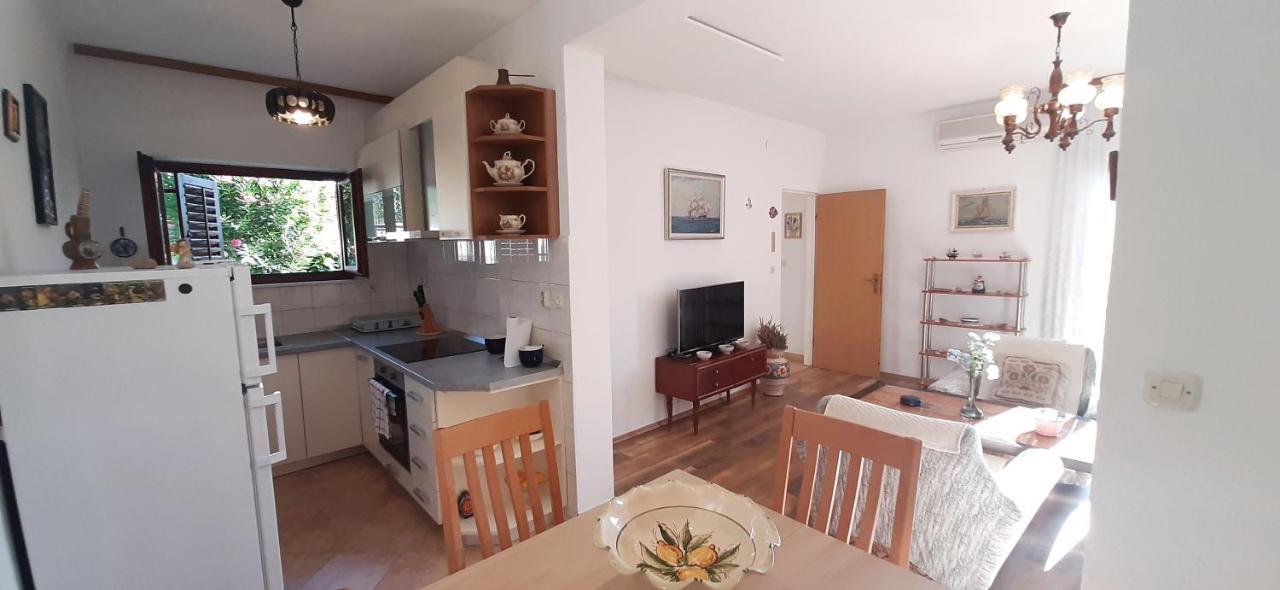 Apartments Figos Трогир Экстерьер фото